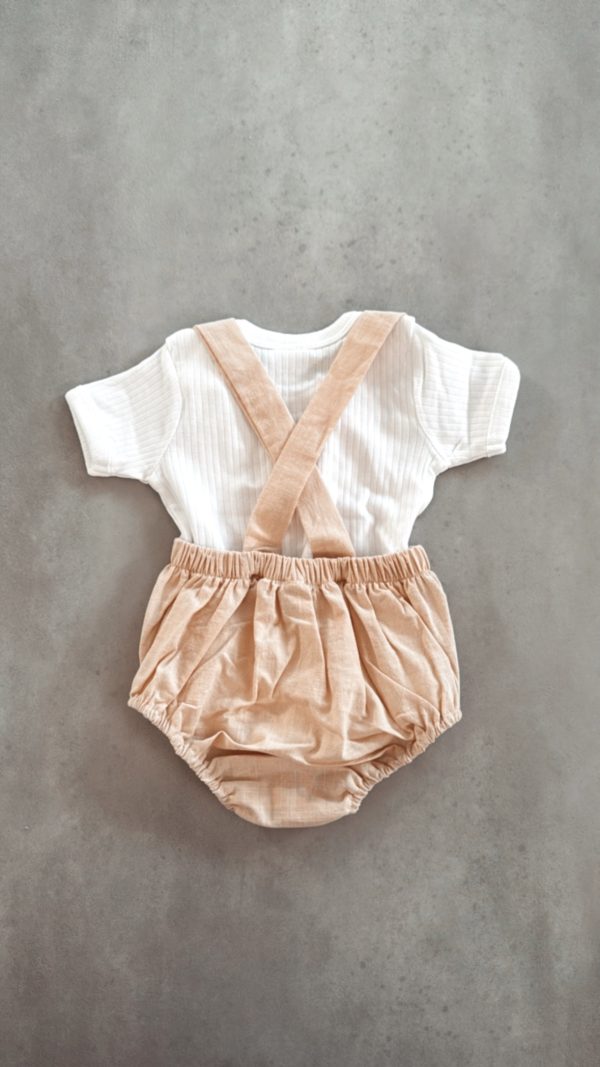 Kurze Latzhose Beige – Bild 4