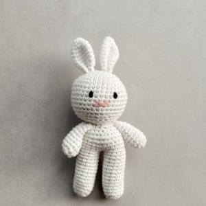 Rassel Hase gehäkelt - Creme