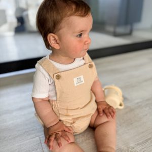 Kurze Latzhose Beige
