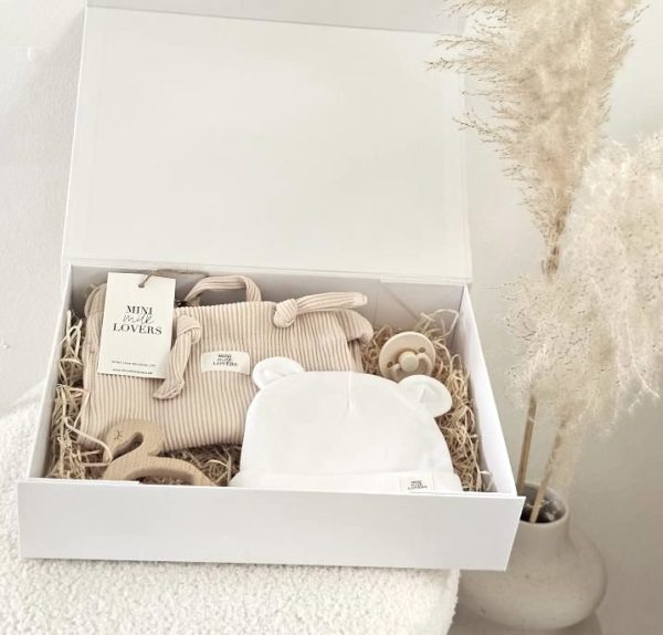 Ware liebevoll als Geschenk verpackt – Bild 2