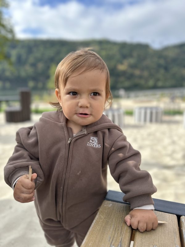 Kuschelweicher Bio Baumwoll Onesie Brown